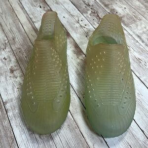 Youth Water Shoes Rubber sz 36 / Big Kids 4.5-5 Transparent